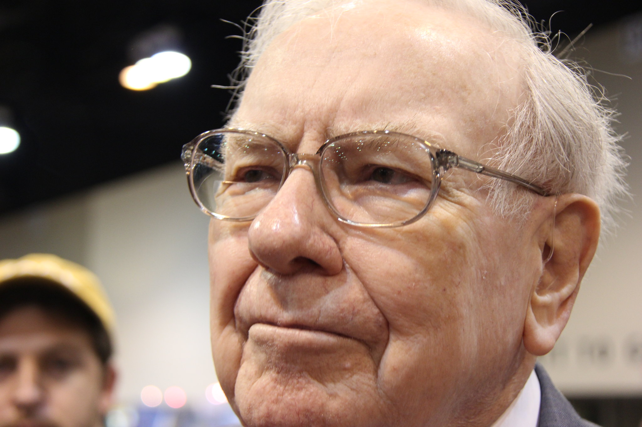 Here’s the 1 Stock Warren Buffett Thinks Should Outperform the S&P 500 Without as Much Downside